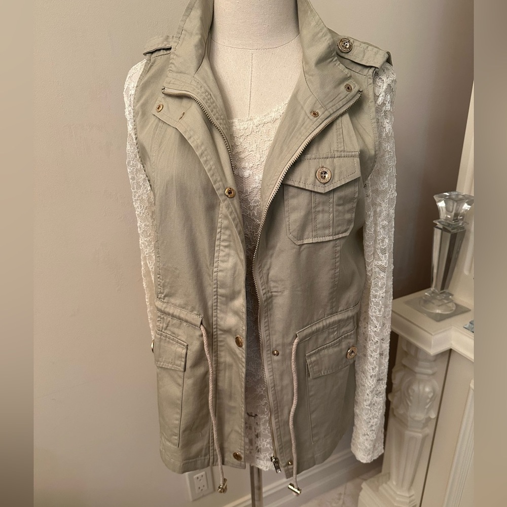 2 Sable Women’s Anorak vest. Size Medium NWOT